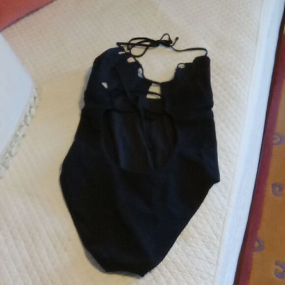 Becca "Candice pucker up" multi way 1 piece textured swimsuit size large NWT - Picture 5 of 5